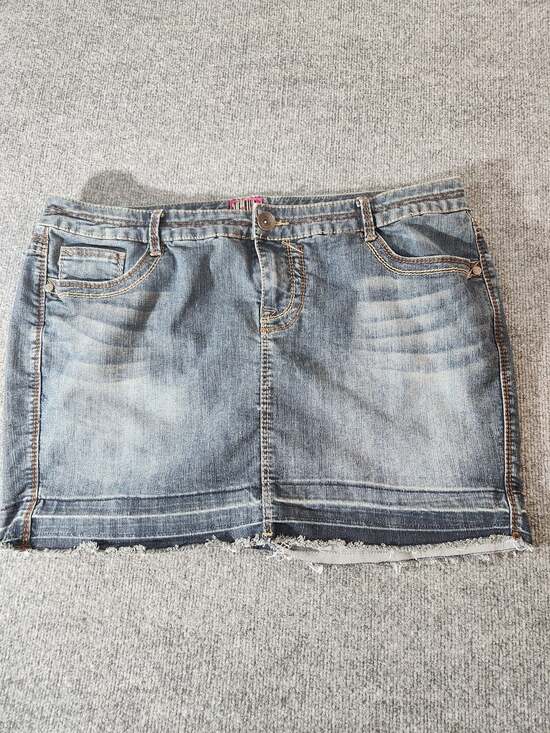 Zana-Di Vintage Y2K Low Rise Denim Mini Skirt with Frayed Hem Size 18 - Picture 3 of 6